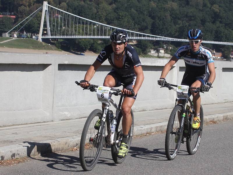 Posedmé závodili cyklisté kolem vranovské přehrady MTB maratonu Vranovská Pohádka Lahofer Author Cup