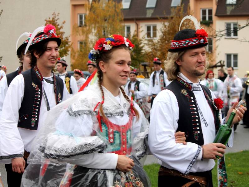 Svatomartinské hody slavili o víkendu Tasovičtí i Hodoničtí. K tanci zahráli Vacenovští muzikanti.