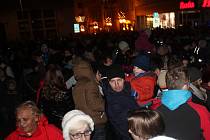 Zahájení adventu ve Znojmě narušilo nalezení podezřelého kufříku. Policie evakuovala ulici, která ústí k Hornímu náměstí.