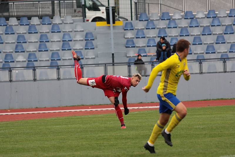 První dějství skončilo pro hráče 1. SC (v bílém) i Fastavu 1:1. Vítězný gól na 2:1 pro Znojmo vstřelil Moravec.