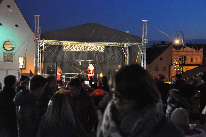 Ve Znojmě se o víkendu běžel první Wobenzym Christmas Night Run.