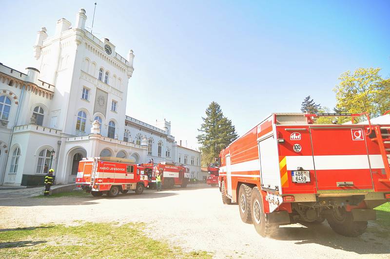 Taktické cvičení hasičů v Domově pro seniory v Jevišovicích na Znojemsku