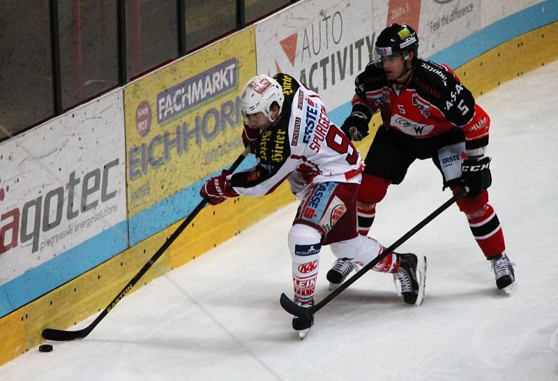 Znojemští hokejisté v neděli v dalším kole EBEL ligy hostili soupeře z rakouského Klagenfurtu.