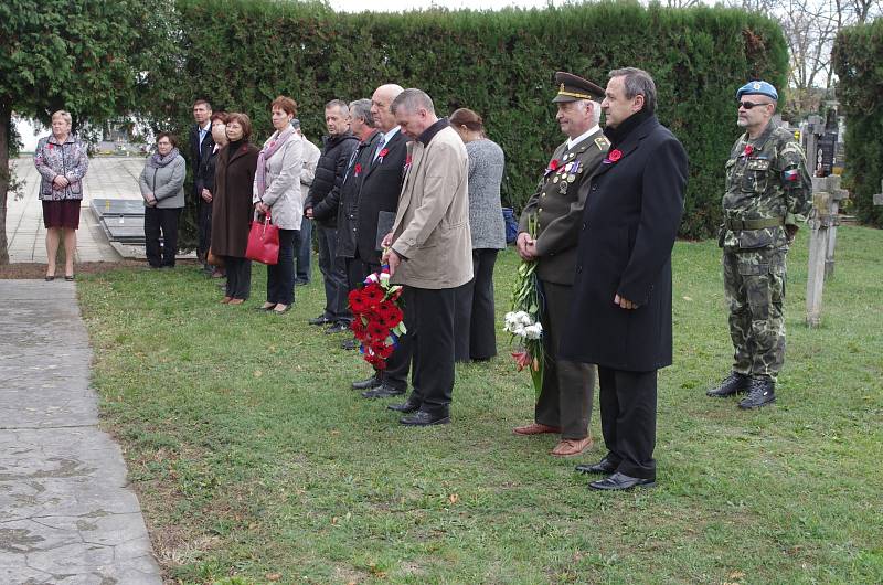 Znojmo si u příležitosti Dne veteránů připomnělo památku těch, kteří neváhali bojovat a položit životy za naši vlast. Pietní akt se uskutečnil na Louckém hřbitově.