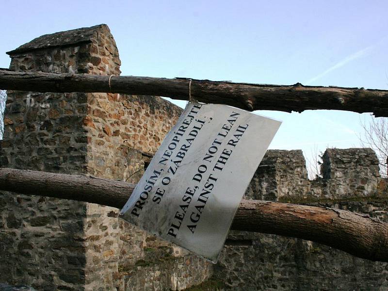 Začaly opravy zříceniny hradu Cornštejn. 