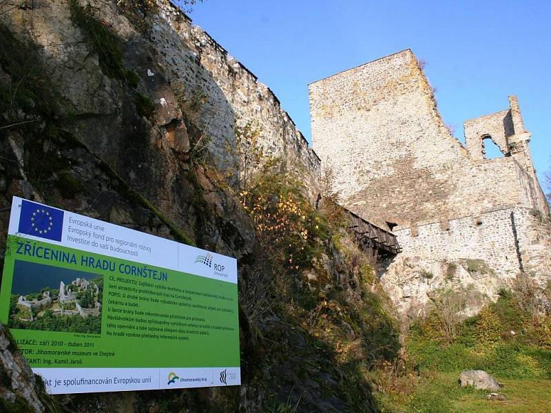 Začaly opravy zříceniny hradu Cornštejn. 