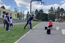 Více než čtyřicet rodinných týmů vyzkoušelo druhé květnové úterý různé aktivity v rámci sportovního odpoledne na ZŠ Pražská ve Znojmě.