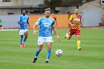 Fotbalisté Znojma (modří) nevstřelili už pět zápasů branku. Poslední srpnovou středu prohráli s Frýdlantem nad Ostravicí 0:2.