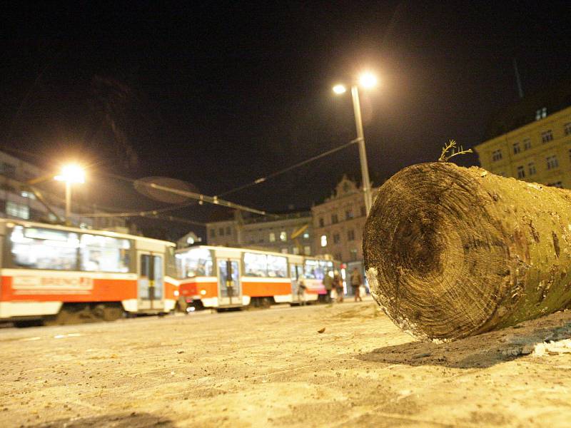 Vánoční strom zmizel z náměstí Svobody