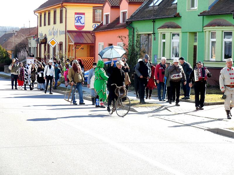Tradiční masopust oslavili v sobotu i ve Vémyslicích. Foto: archiv městyse