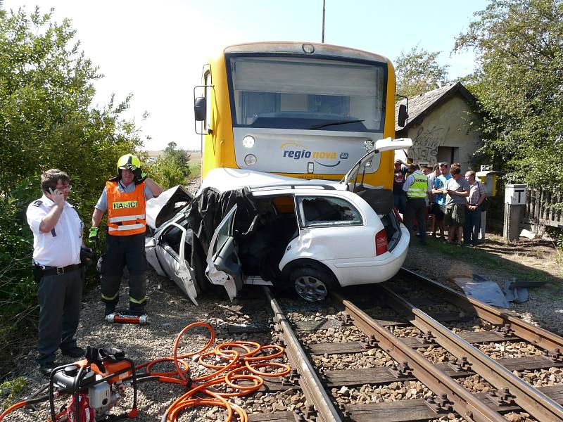 V pátek 18. srpna vjela u železniční stanice Olbramkostel na Znojemsku na železniční přejezd Octavia v době, kdy tudy projížděl motorový vlak. Při srážce zemřeli dva lidé, dítě ve vážném stavu transportovali záchranáři vrtulníkem do Brna.
