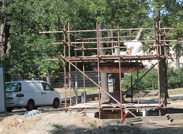 Opravit historickou kašnu v Dolním parku za více než tři miliony korun plánuje znojemská radnice.