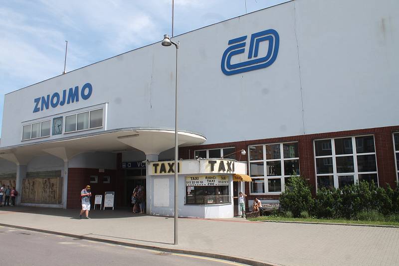 Vlakové nádraží ve Znojmě.
