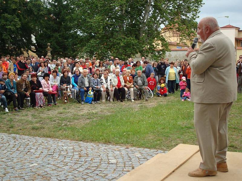 Happening proti odvezení Slovanské epopeje z Moravského Krumlova.