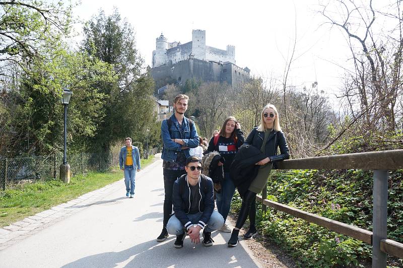 Poznávací zájezd měli žáci a studenti ze znojemské střední školy a učiliště v Přímětické ulici. Navštívili Salzburg.