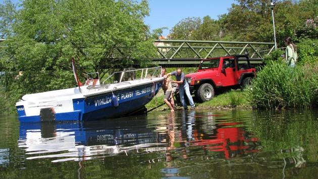 Motorová loď už vozí turisty