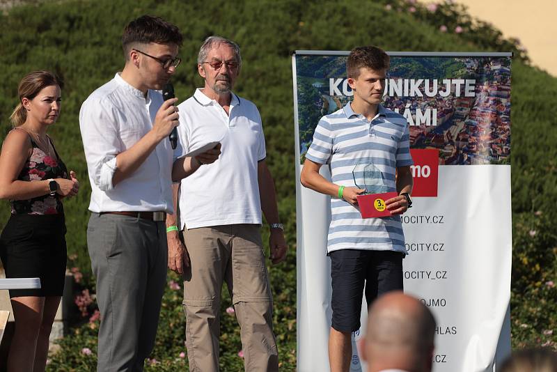 Okresní sdružení ČUS Znojmo vyhlásilo výsledky ankety o nejlepší sportovce regionu za rok 2020. Nejlepším borcem byl vyhlášen boxer Vasil Ducár.