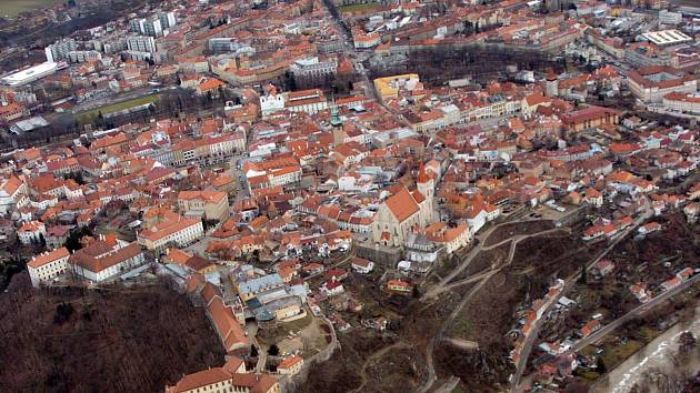 Letecký pohled na Znojmo. Ilustrační foto.