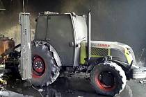 Požár ve Vrbovci zničil traktor a tažný postřikovač. Škoda je milion a půl.