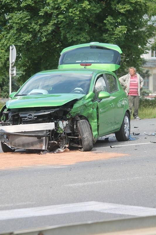 Nehoda na Brněnské. Čtyři lidé se při ní zranili.