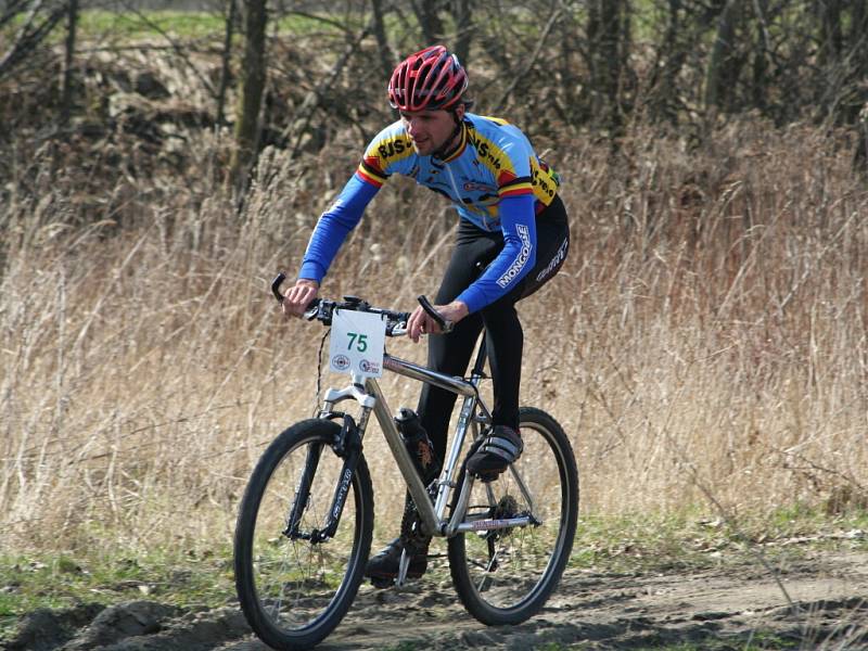 První letošní cyklistický závod si mohli příznivci kol zajet v Hrušovanech nad Jevišovkou.