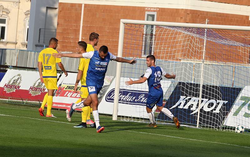 V prvním kole Fortuna národní lize se střetly celky 1. SC Znojmo FK (v modrém) - FK Varnsdorf.