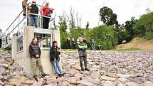 Nové vodní dílo vybudovali za pět milionů korun v Lesonicích na Znojemsku. Bude sloužit k zadržení vody, ale také k rekreaci, rybolovu i potápěčům na tréninky.