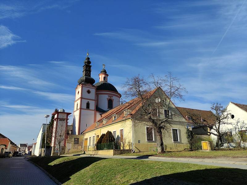 Zimní procházka Hradištěm. Klášterní kostel sv. Hyppolita v barokní podobě z 18. století.