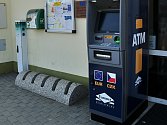 Bankomat u infocentra v Hevlíně na Znojemsku zničil lupič bombou v červenci. V provozu byl jen čtyři měsíce.
