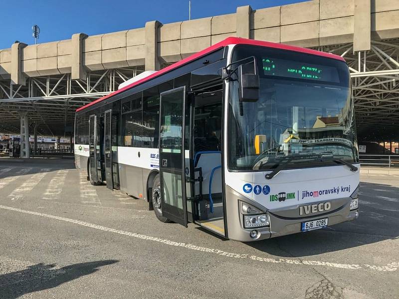 Od prosince budou cestující na Břeclavsku, Mikulovsku a Znojemsku vozit linkové autobusy Znojemské dopravní společnosti Psota. 