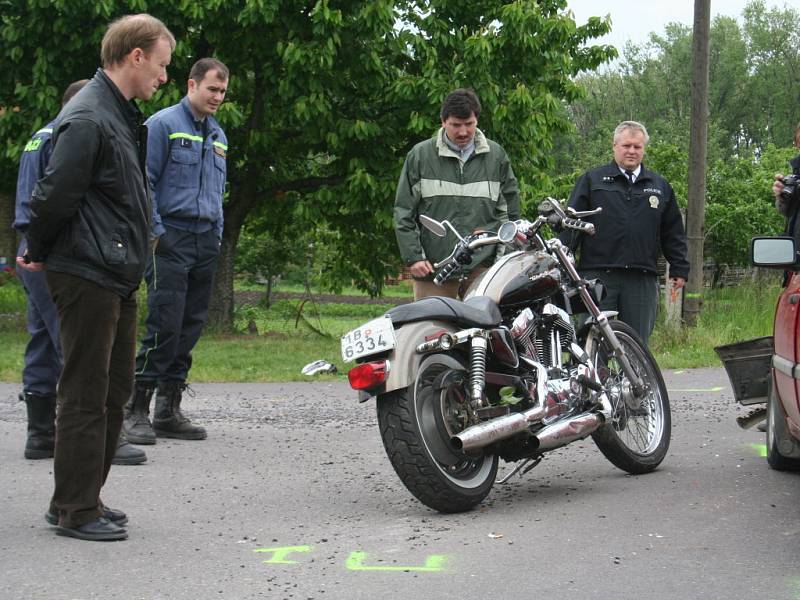 Tragická nehoda motorkáře v Hevlíně