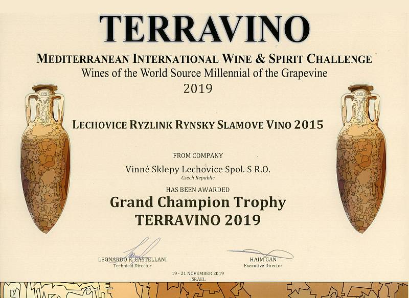 Slámový Ryzlink rýnský 2015 z vinařství Vinné sklepy Lechovice se stal nejlepším vínem soutěže Terravino 2019 v Izraeli.