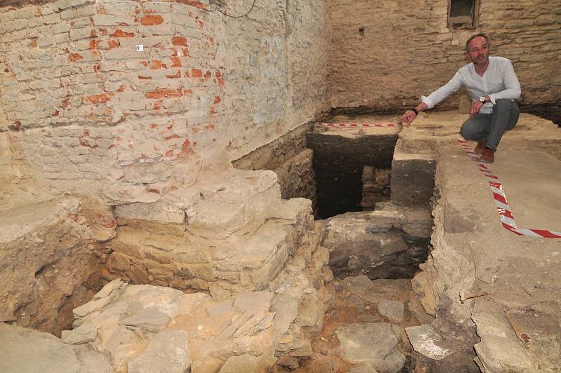 Rotunda z poloviny jedenáctého století. To je nejvýznamnější nález archeologů v kostele sv. Hippolyta na Hradišti ve Znojmě. Svými rozměry ji nepředčí žádná rotunda na Moravě ani v republice.