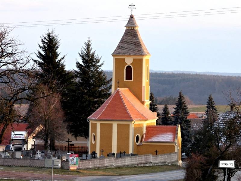 Kostel Nalezení sv. Kříže v Chvalaticích na Znojemsku.