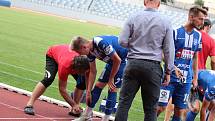 Fotbalisté Znojma (v modrém) remizovali v pátek během generálky na MSFL s B-týmem Sigmy Olomouc 0:0.