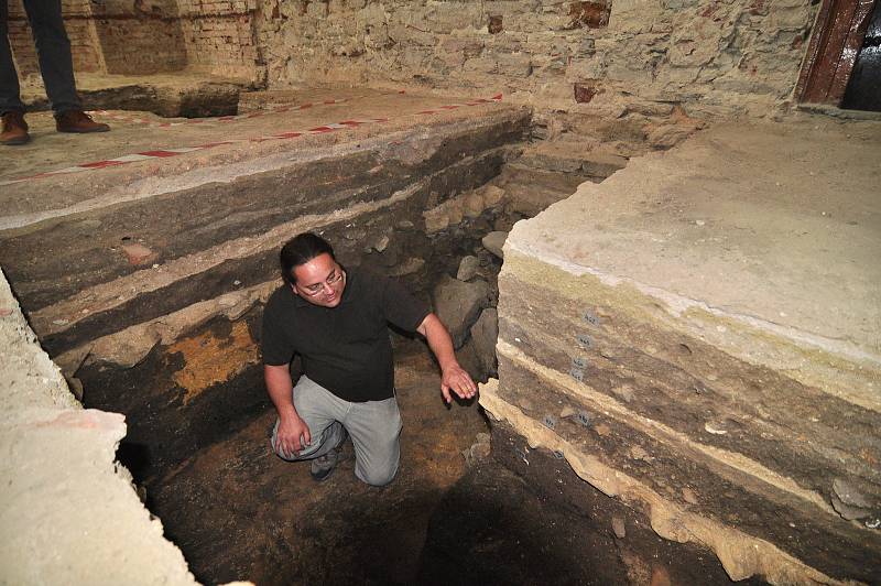 Rotunda z poloviny jedenáctého století. To je nejvýznamnější nález archeologů v kostele sv. Hippolyta na Hradišti ve Znojmě. Svými rozměry ji nepředčí žádná rotunda na Moravě ani v republice.