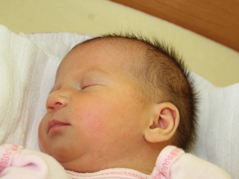 Adéla Stehlíková, 46 cm, 2 590 g, 26.3. 2012, Chvalovice