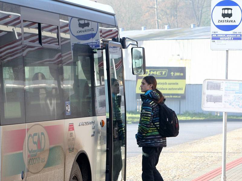 Již pět let slouží v Moravském Krumlově nové nádraží. Čekárnu s toaletami a nástupiště nově hlídají kamery. Kvůli vandalům.