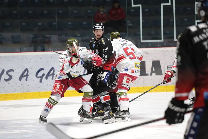 Znojemští Orli porazili vysoko tým Bolzana ve 22. kole ICEHL. Stalo se tak za podpory menšího počtu diváků, kterých může být na sportovních utkáních od posledního listopadového pátku jen tisíc kvůli nouzovému stavu.