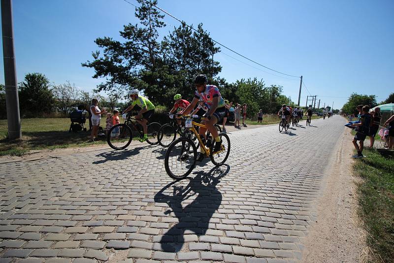 Vinařská 50 přilákala v sobotu do Šatova na 1200 cyklistů.