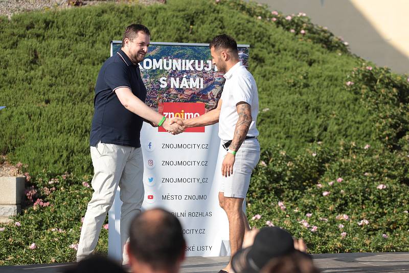 Okresní sdružení ČUS Znojmo vyhlásilo výsledky ankety o nejlepší sportovce regionu za rok 2020. Nejlepším borcem byl vyhlášen boxer Vasil Ducár.