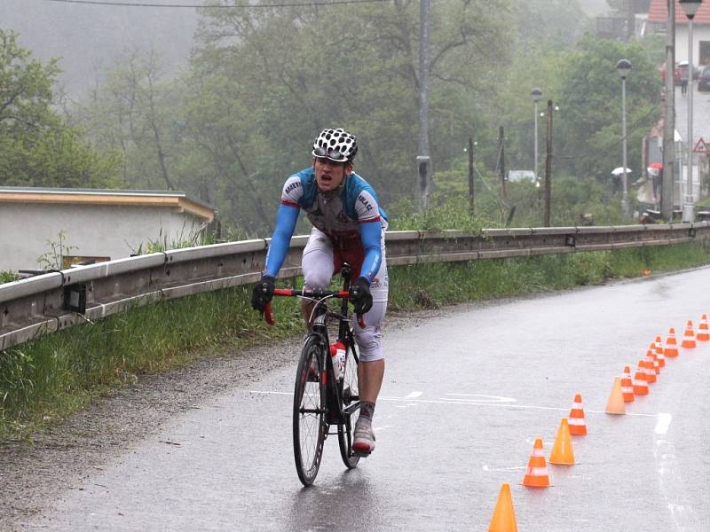 Sto dvacet kilometrů dlouhý cyklistický závod Memoriál Romana Meidla, který se jede v rámci Extraligy Masters, zavedl v sobotu jezdce na cesty na Znojemsku i v sousedním Rakousku.