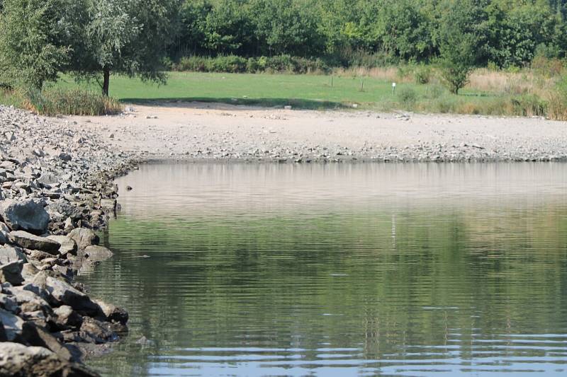 Dunajovická přehrada bude bez vody do konce září.