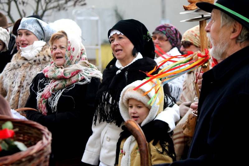 Tři králové společně s hotaři obcházeli vinné sklepy v Novém Šaldorfu.