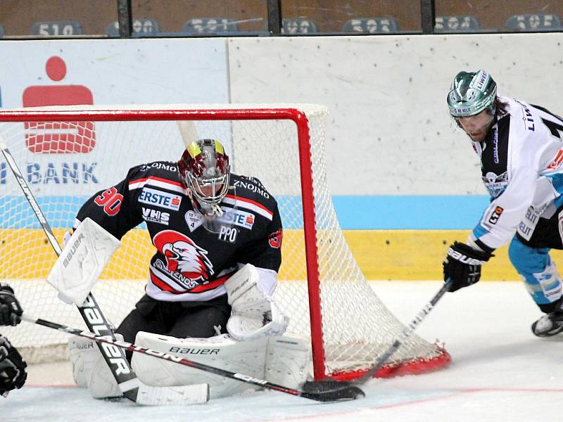 Při domácím vstupu do EBEL v září 2011 Orli porazili Linec 7:5