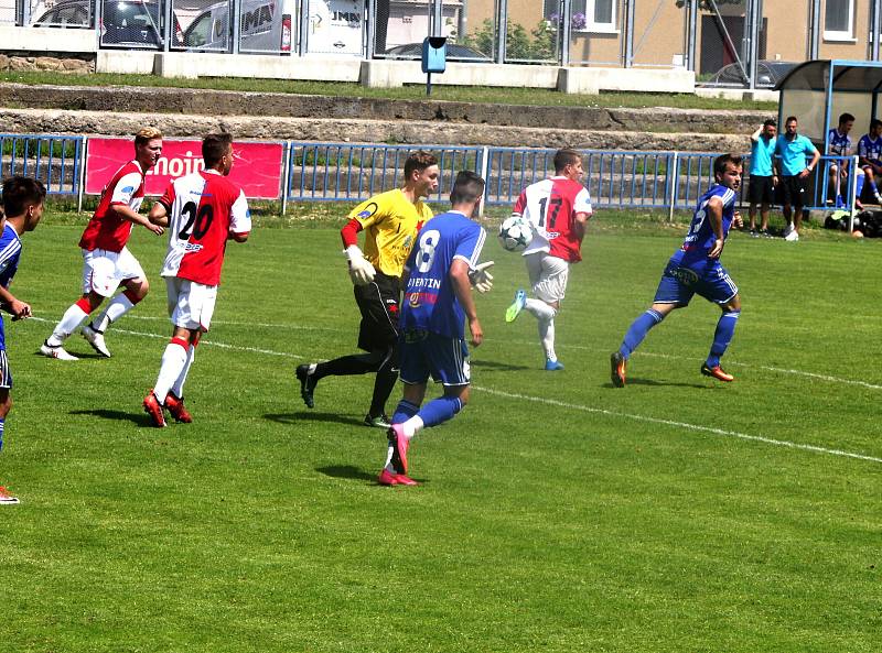 V Moravskoslezské lize staršího dorostu remizovalo 1.SC Znojmo FK - SK Hanácká Slavia Kroměříž 0:0 a sestoupilo do nižší soutěže.