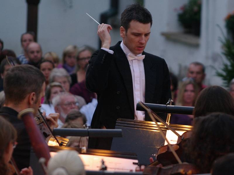 Zahajovacím koncertem pražského Vinohradského symfonického orchestru pod taktovkou dirigenta Milana Boušky odstartoval 9. ročník Hudebního festivalu Znojmo.