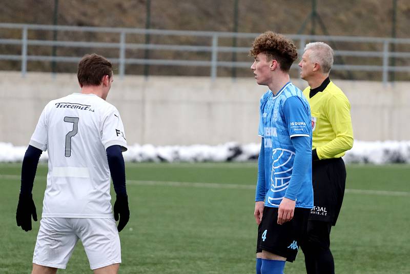 Znojemští fotbalisté (modří) absolvovali druhý přípravný zápas. Na hřišti v Tasovicích v něm podlehli B-týmu Slovácka 1:3.