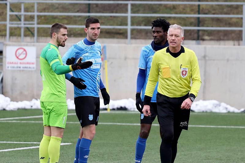 Znojemští fotbalisté (modří) absolvovali druhý přípravný zápas. Na hřišti v Tasovicích v něm podlehli B-týmu Slovácka 1:3.