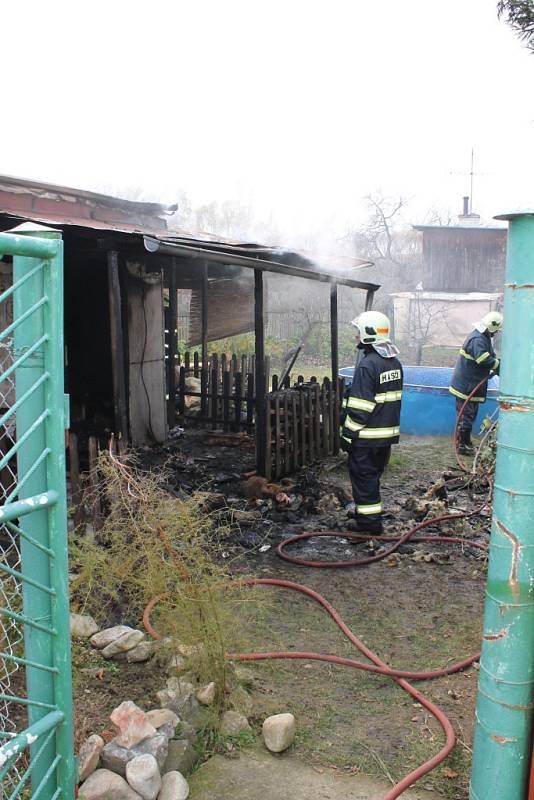 Požár chatky v zahrádkářské kolonii v dolní části Znojma.